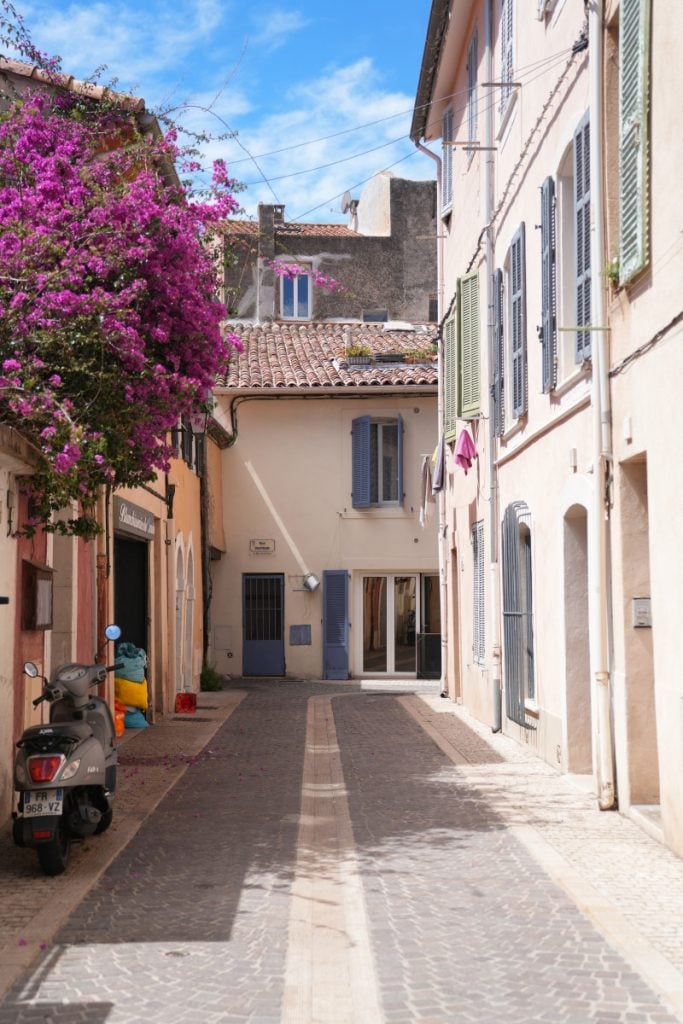 The Ultimate Travel Guide to Cassis, France