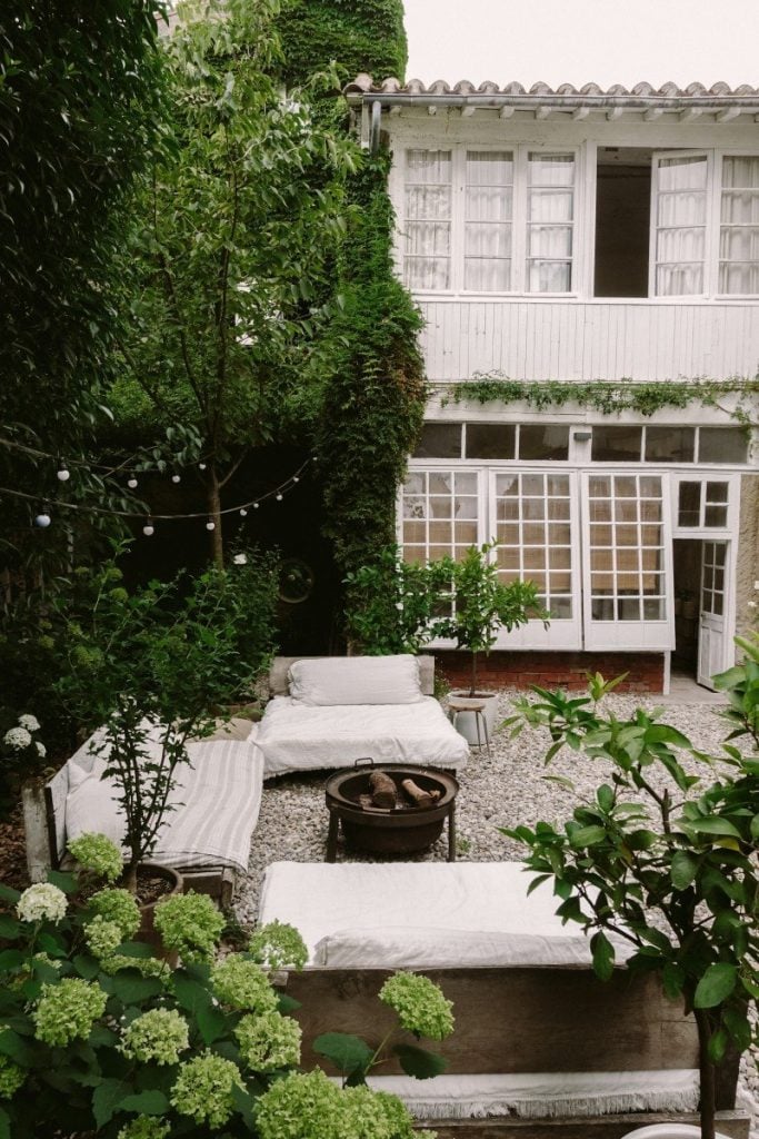 Backyard Inspiration: A Cozy and Refined Patio