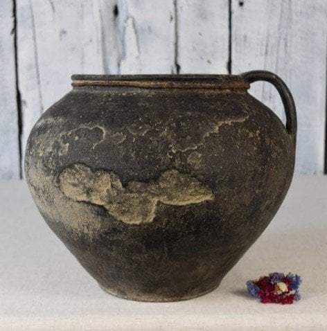 A Guide for Sourcing Vintage Vases and Vessels on Etsyv\