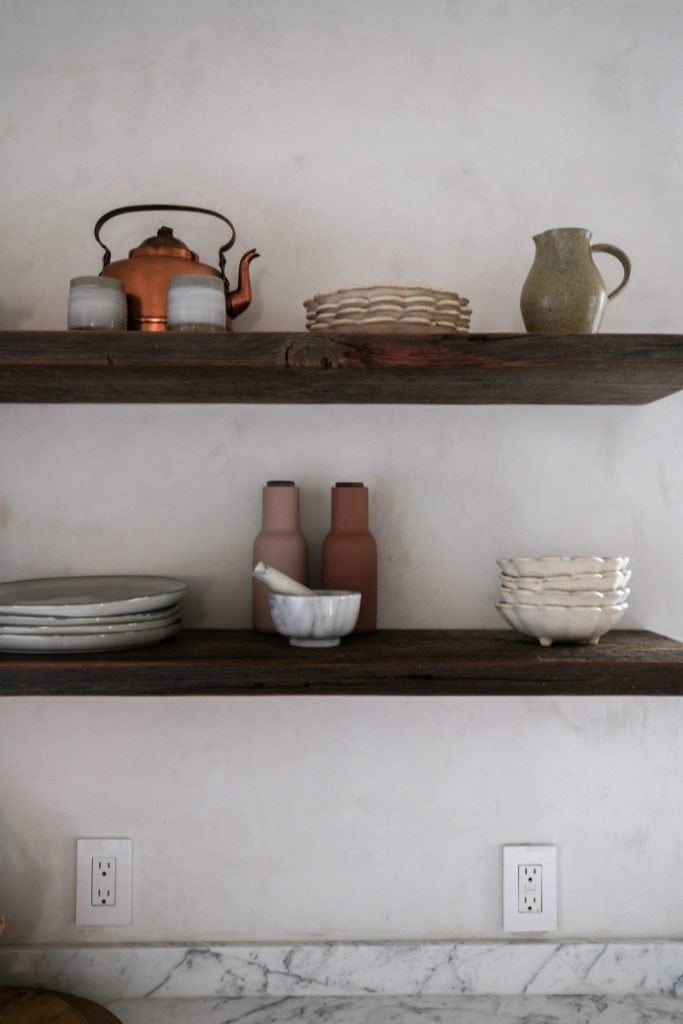 Tips for Styling Open Shelves in the Kitchen