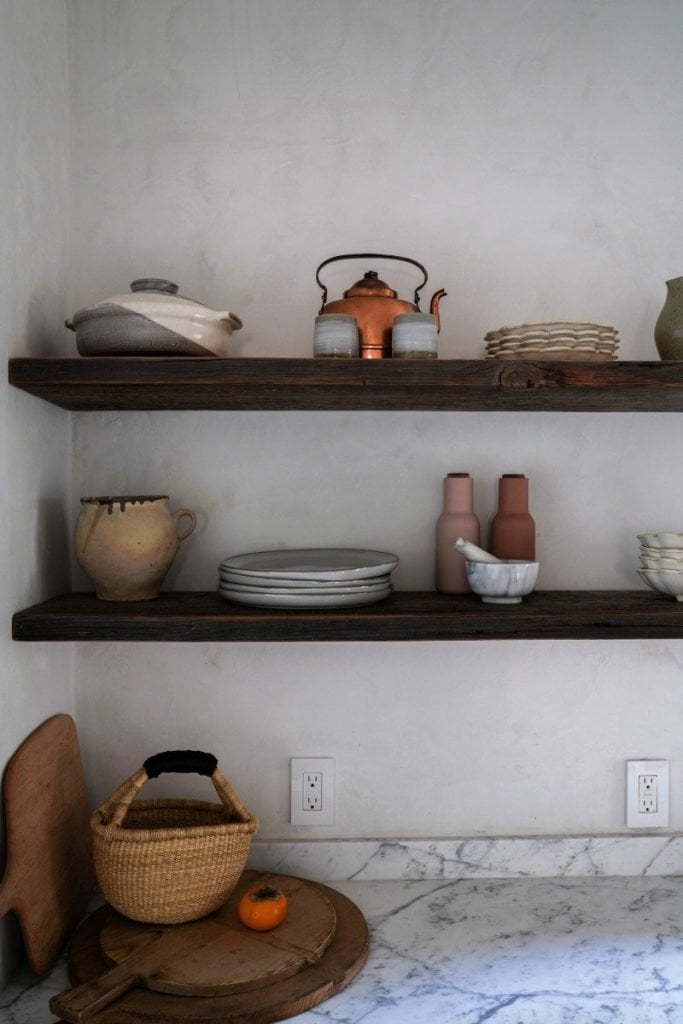 Tips for Styling Open Shelves in the Kitchen