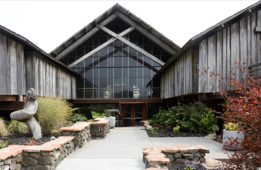 Timber Cove Resort