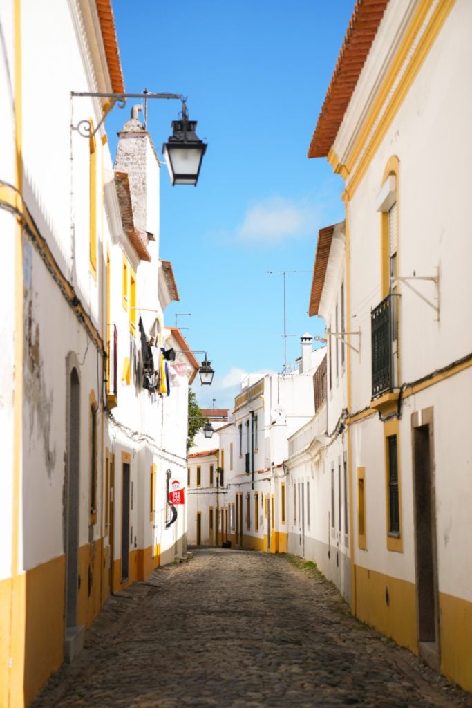 Ultimate Travel Guide to Visiting Évora, Portugal