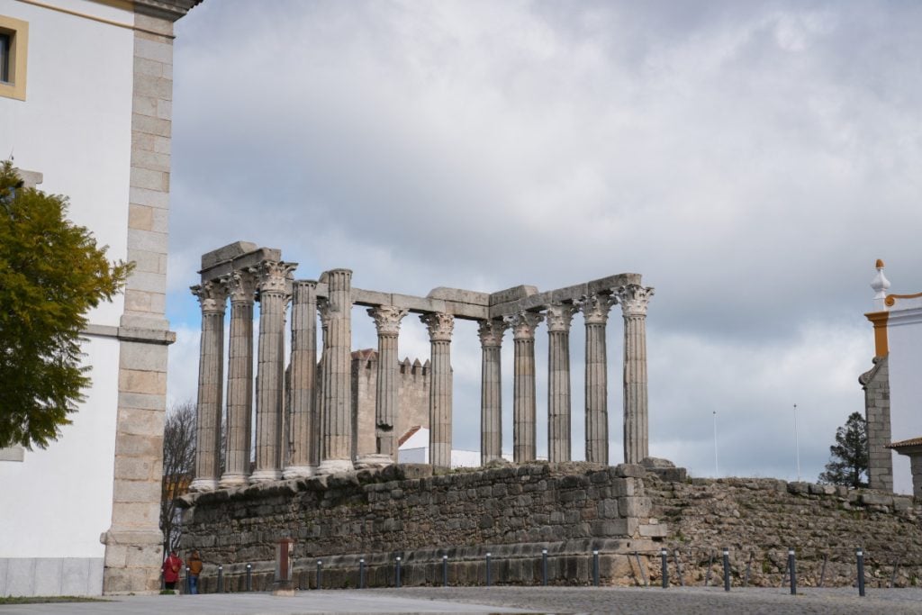Ultimate Travel Guide to Visiting Évora, Portugal