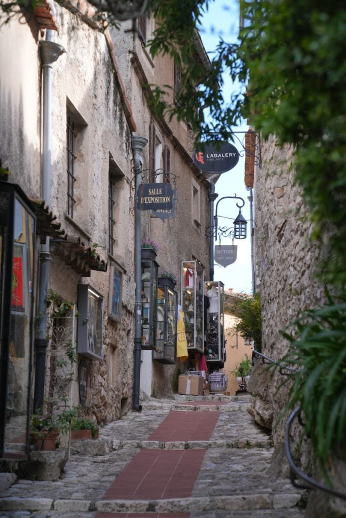 Guide to Visiting Èze: The French Riviera's Enchanting Hilltop Village