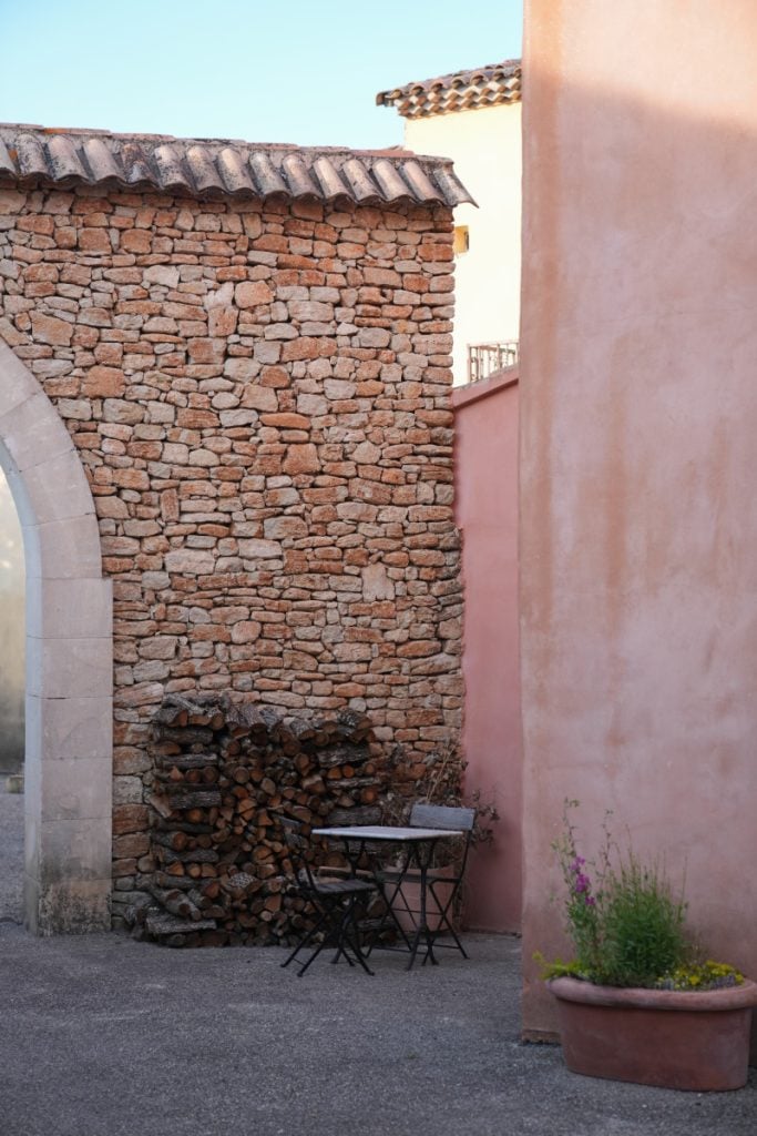 A Visiting Guide to Goult, France
