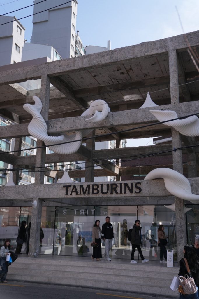 Tamburins storefront with white tubular sculptures in Seongsu