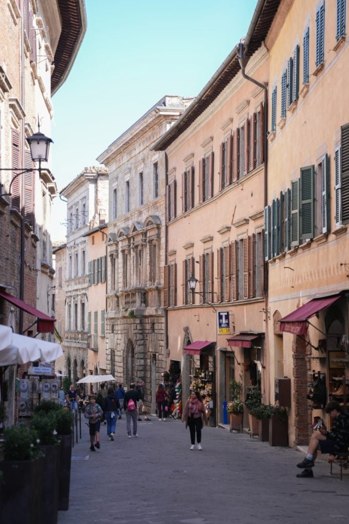 Ultimate Val d'Orcia Travel Guide: Where to Visit and What to Do