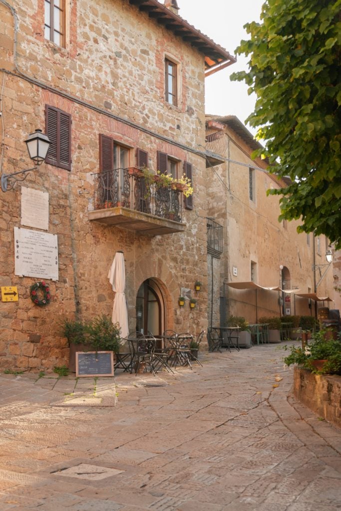 Ultimate Val d'Orcia Travel Guide: Where to Visit and What to Do