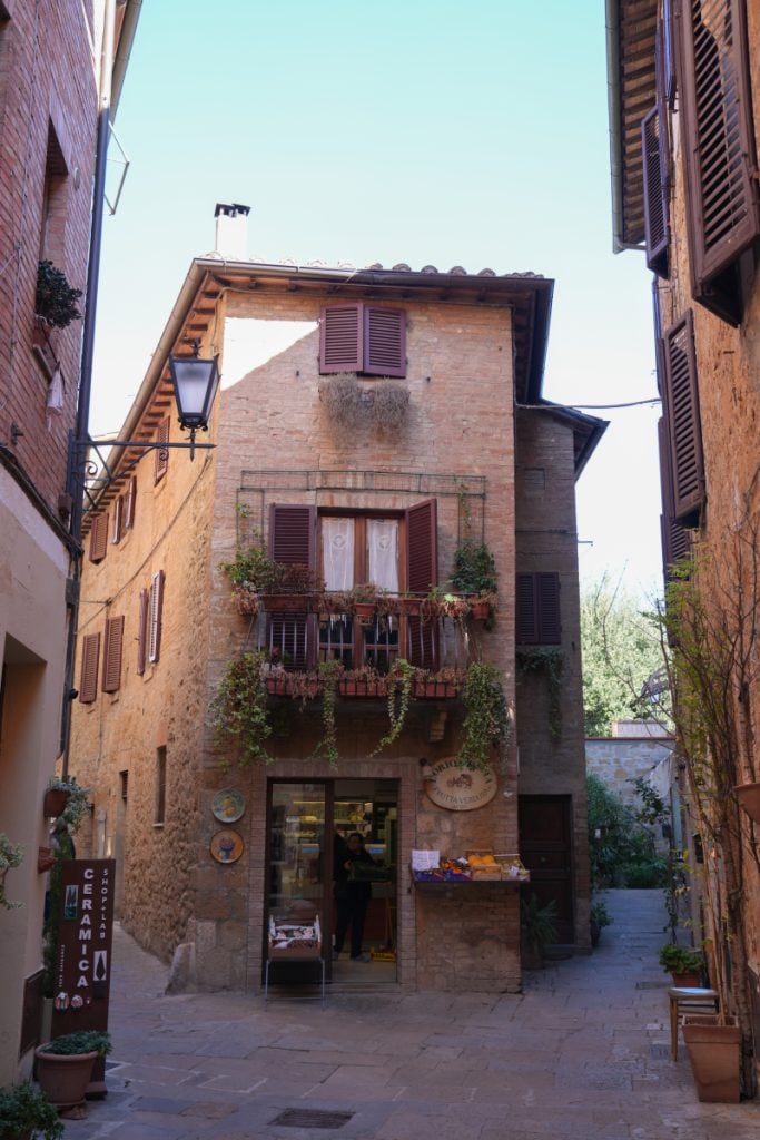 Ultimate Val d'Orcia Travel Guide: Where to Visit and What to Do