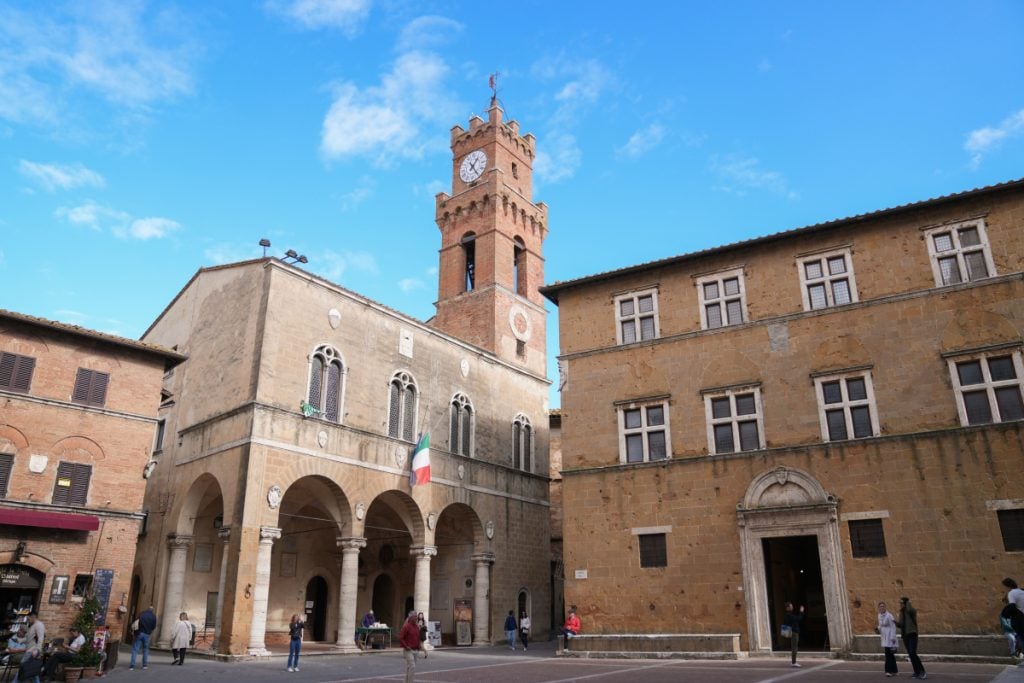 Ultimate Val d'Orcia Travel Guide: Where to Visit and What to Do