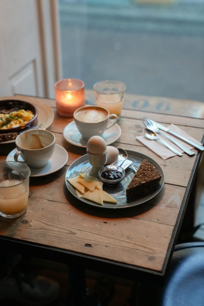 Breakfast spread with coffee and soft-boiled eggs at Kompa'9