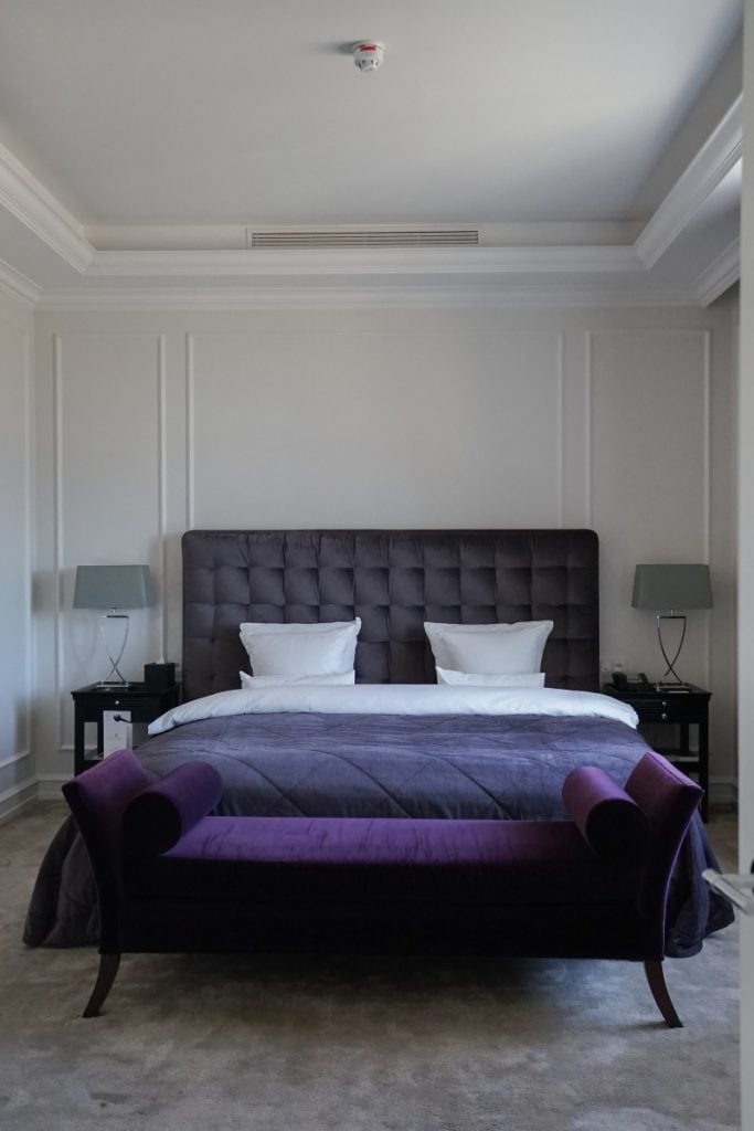 Purple bed in a guest room at Hotel d'Angleterre