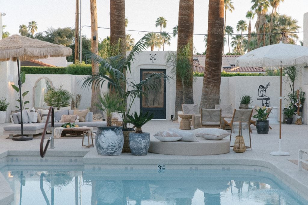 Yara Hotel courtyard and saltwater pool in Palm Springs