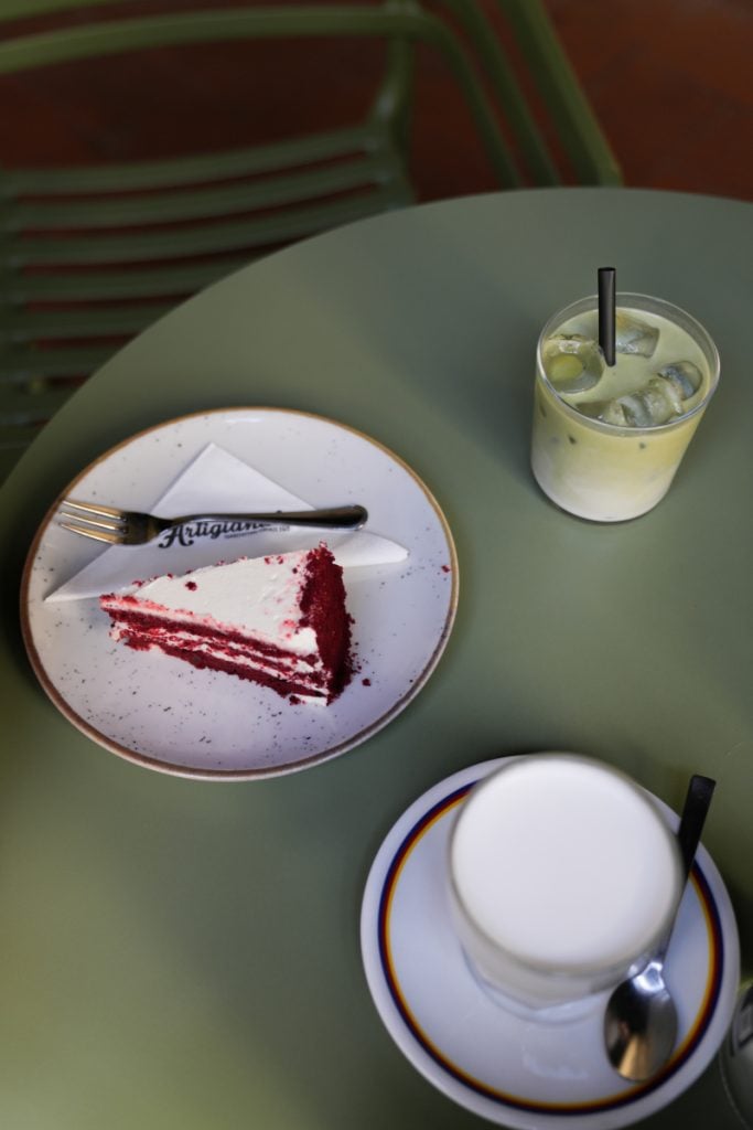 Red velvet cake and iced drinks at Ditta Artigianale