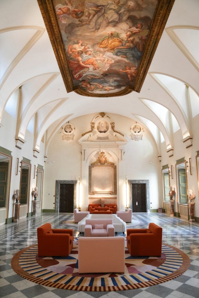 Frescoed vaulted lobby with lounge seating at Palazzo Talia