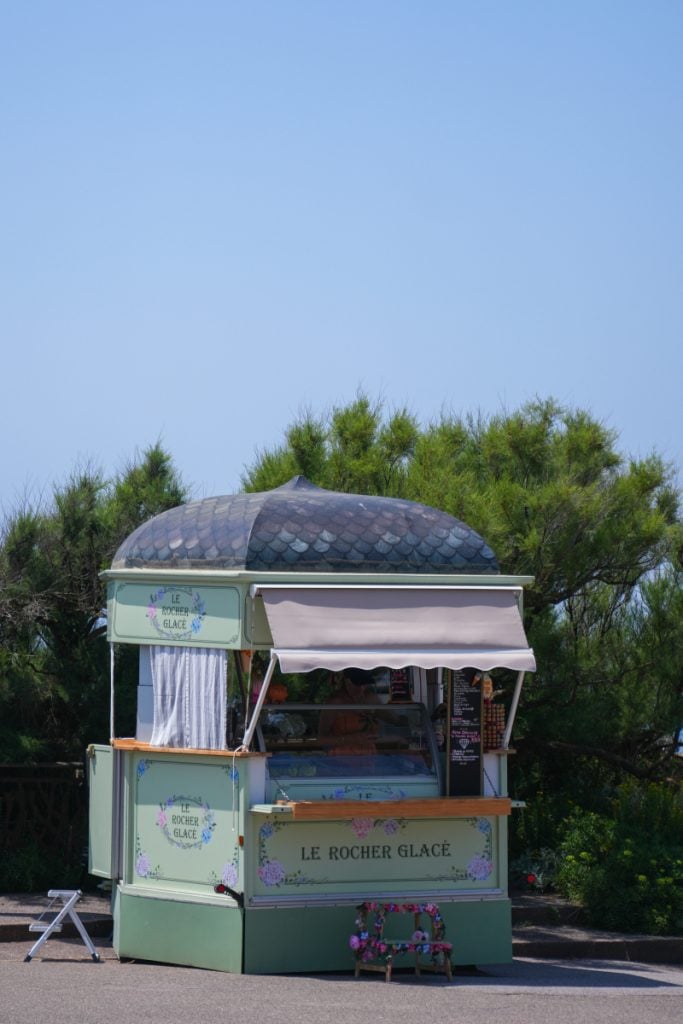 Le Rocher Glacé ice cream stand in Biarritz