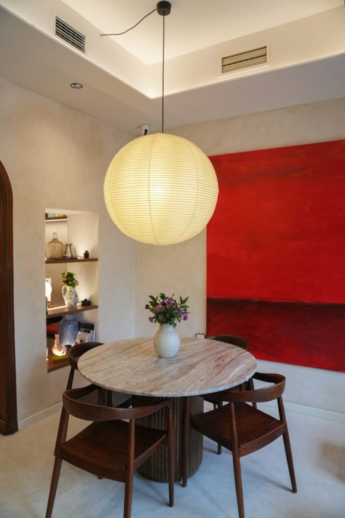 Round table and red artwork inside Bølge Café