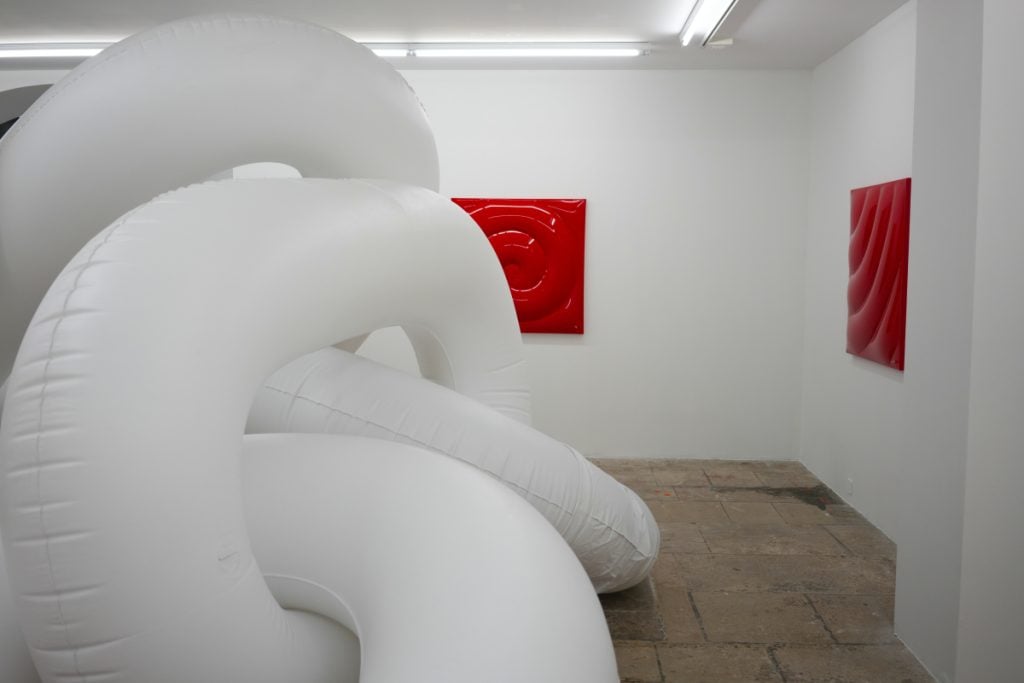 Franco Mazzucchelli’s inflatable sculpture at Champ Lacombe Gallery