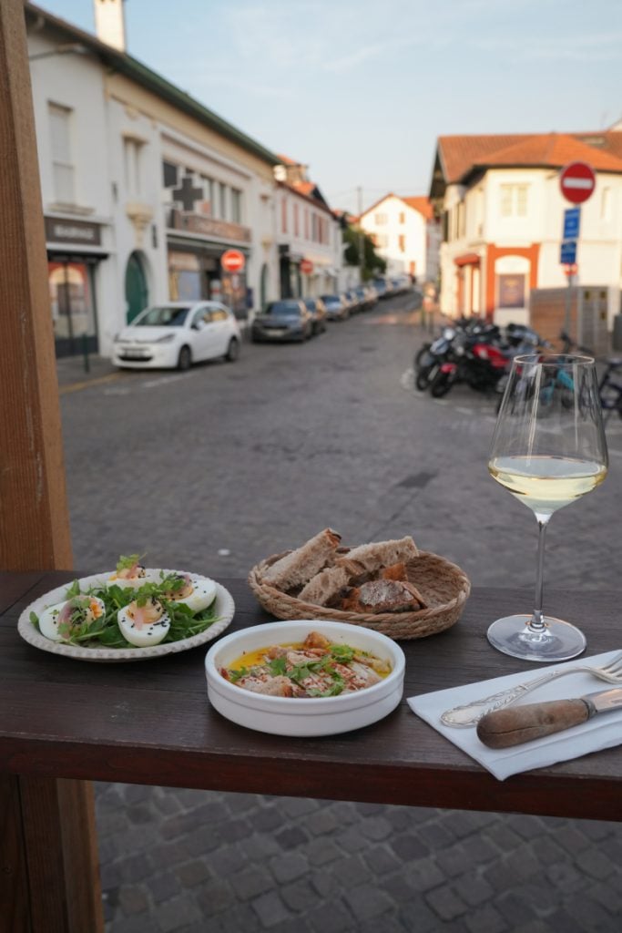 Œufs mimosa, bread, and white wine at Chéri Bibi