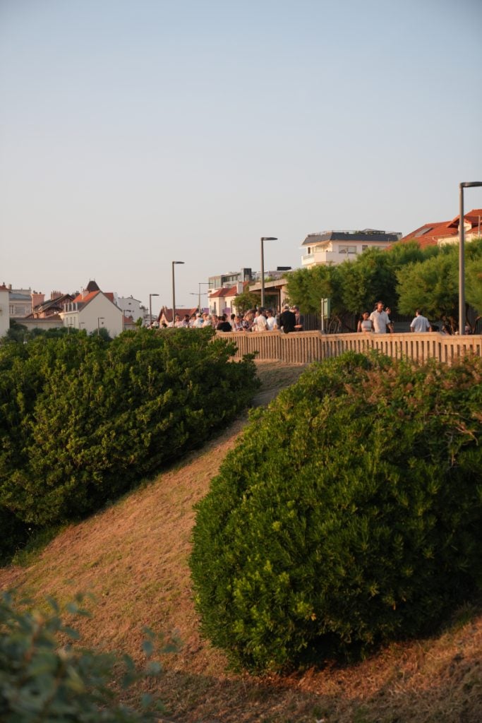 People gathered at Etxola Bibi in the evening