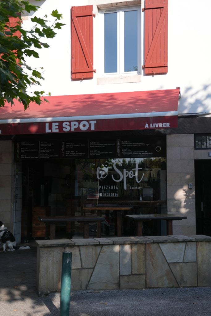 Le Spot pizzeria storefront in Guéthary