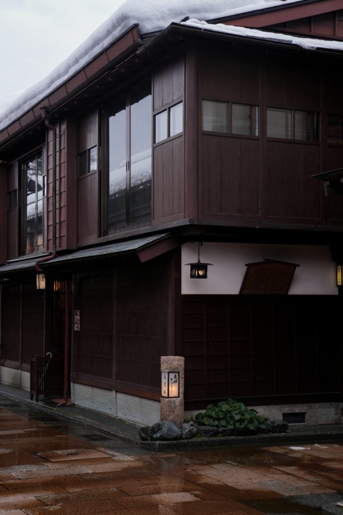 where to stay in kanazawa. higashiya chaya street
