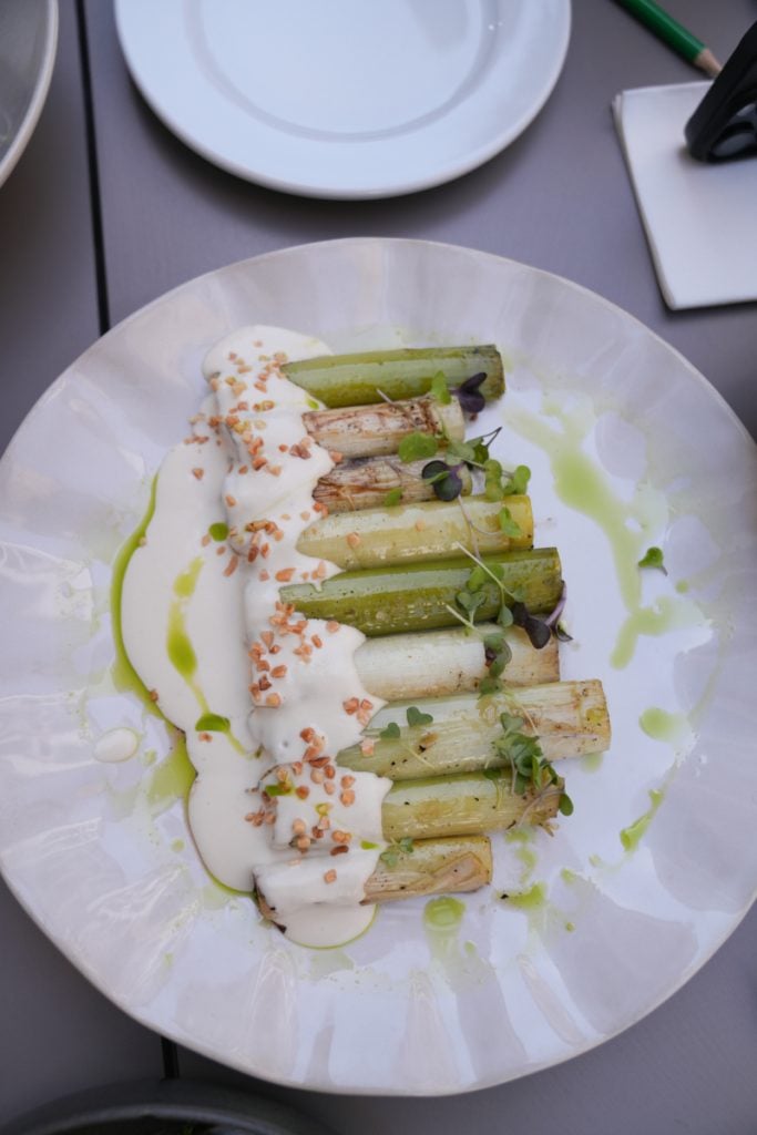 Grilled leeks with creamy sauce at Alcalde