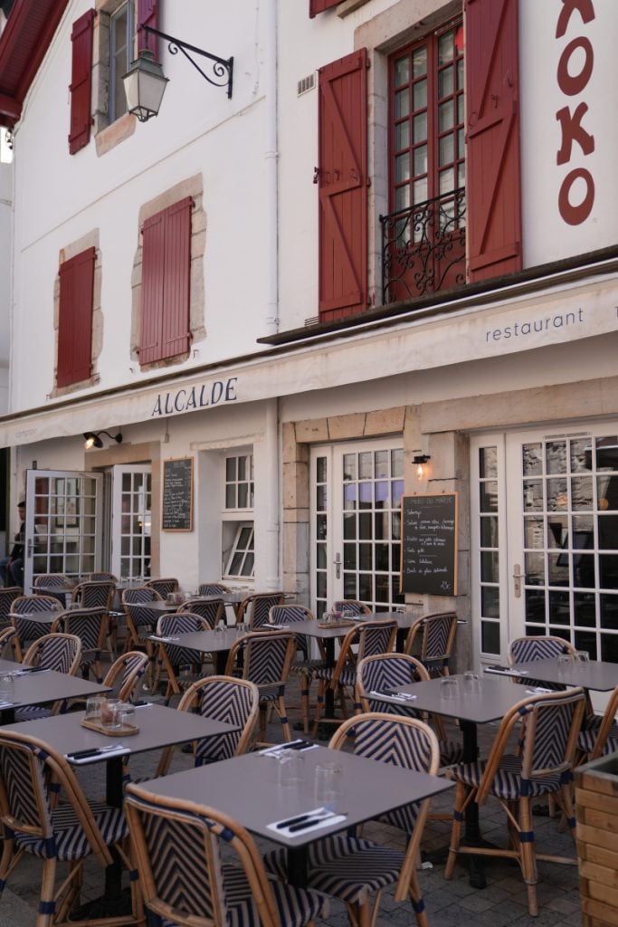 Outdoor terrace at Alcalde restaurant in Saint-Jean-de-Luz
