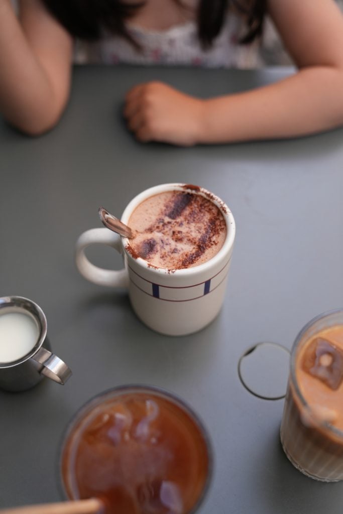 Hot and iced drinks on a table at Coffee Muxu