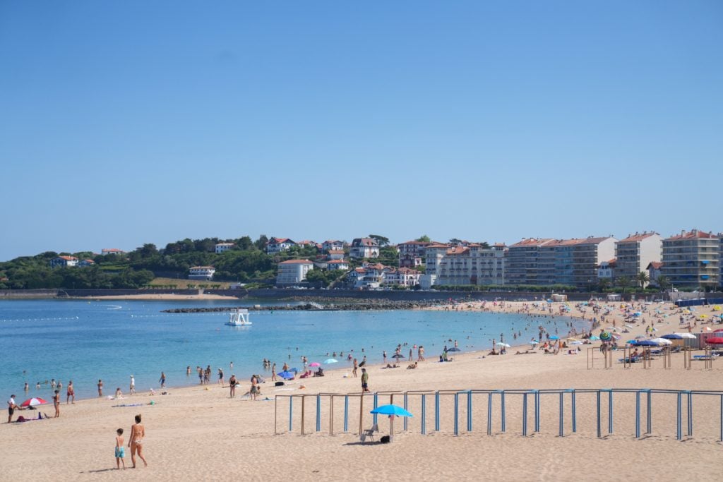 Beachgoers along Grande Plage in Saint-Jean-de-Luz