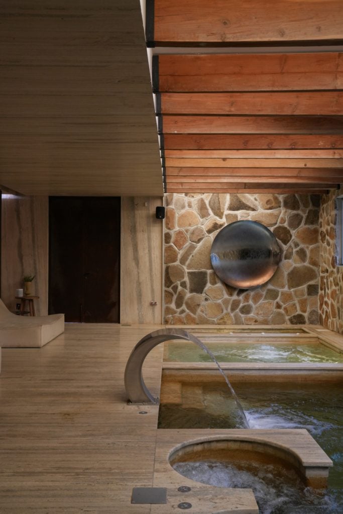 Hydrotherapy pools at Banyan Tree Veya Spa