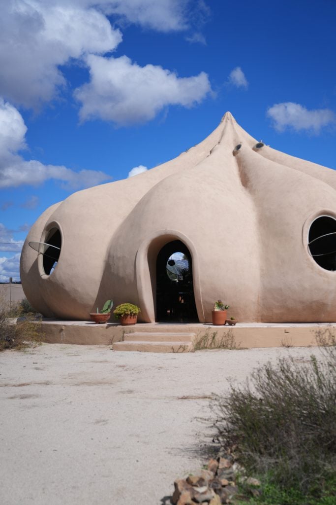 Garlic-shaped exterior of BloodLust Winebar in Valle de Guadalupe