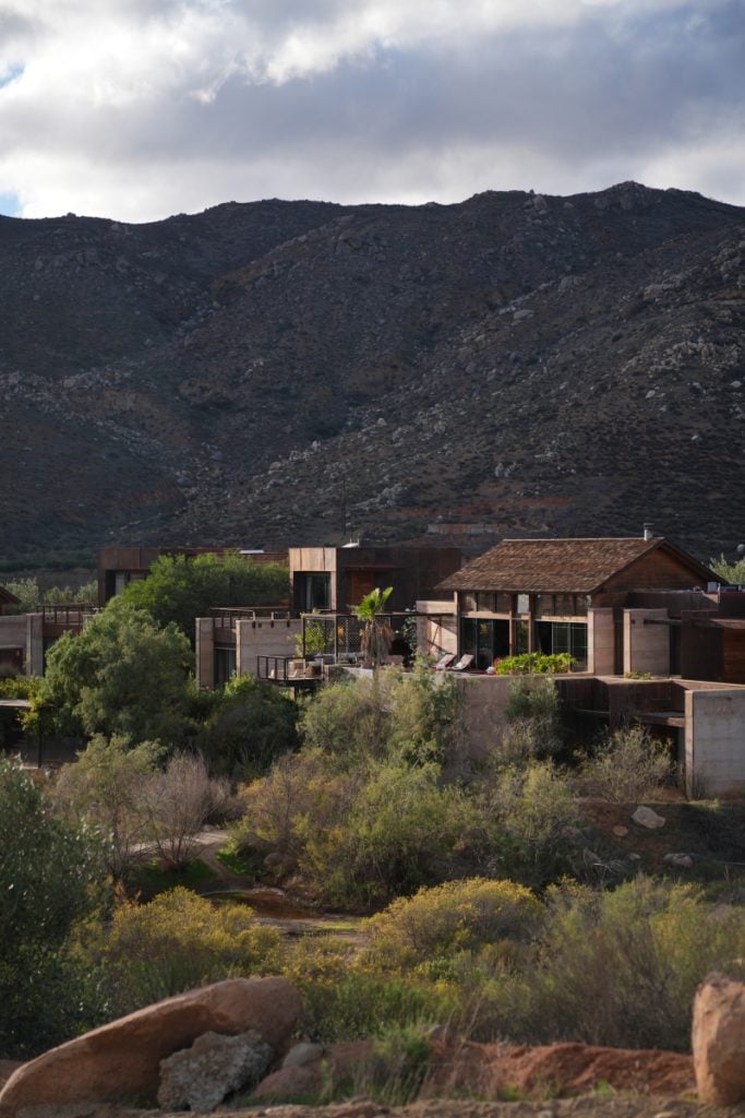 Bruma Wine Resort beneath rocky hills