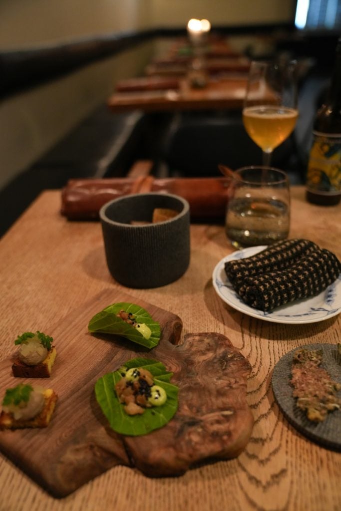 Small bites and drinks on a table at Restaurant Hærværk