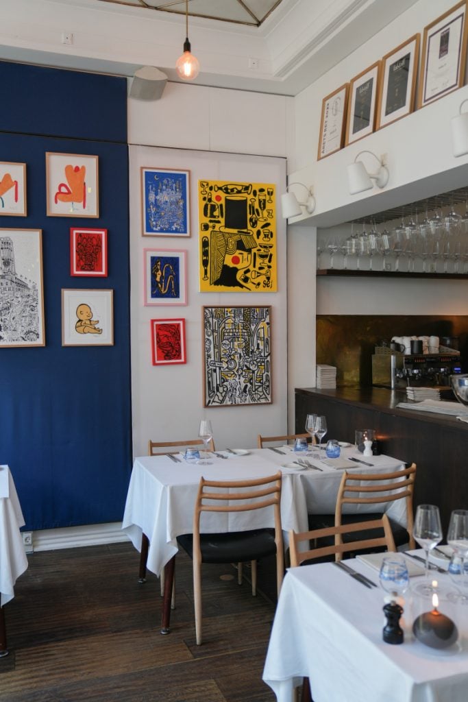 Art-filled dining room at Atelier 33 in Aarhus