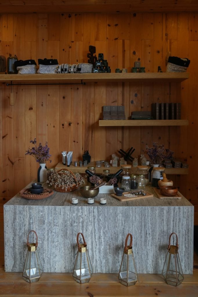 Spa products and dried flowers at Banyan Tree Veya