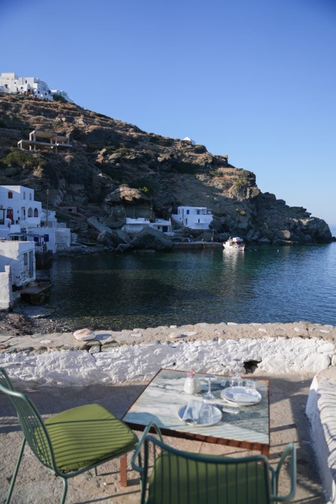 Seafront dining table at Cantina Restaurant below Kastro.