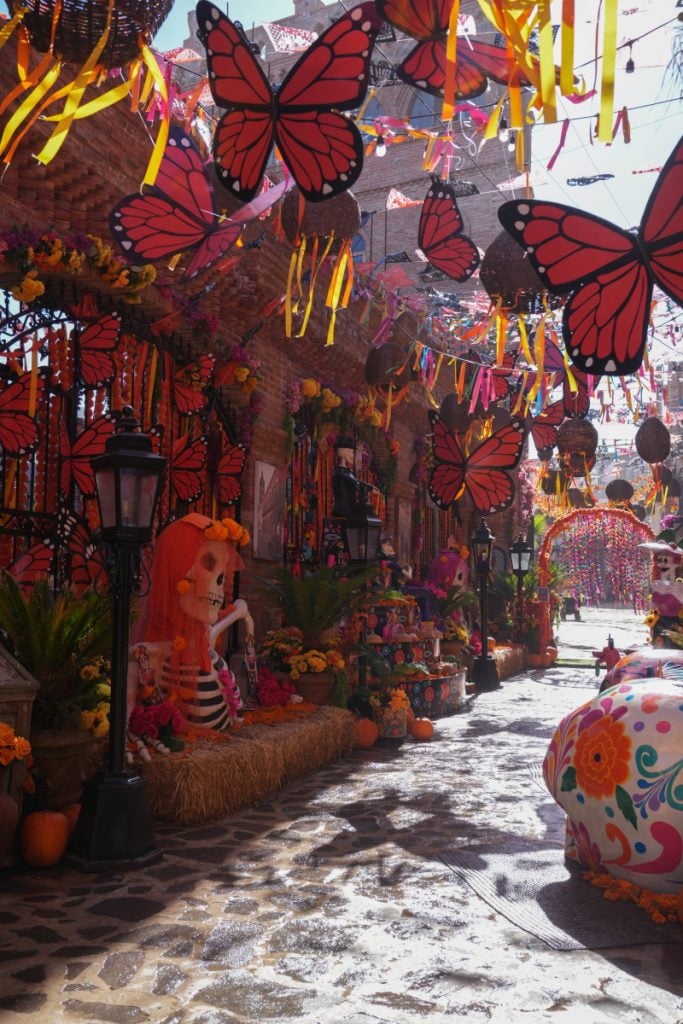 Día de Muertos decorations at Los Portales de García