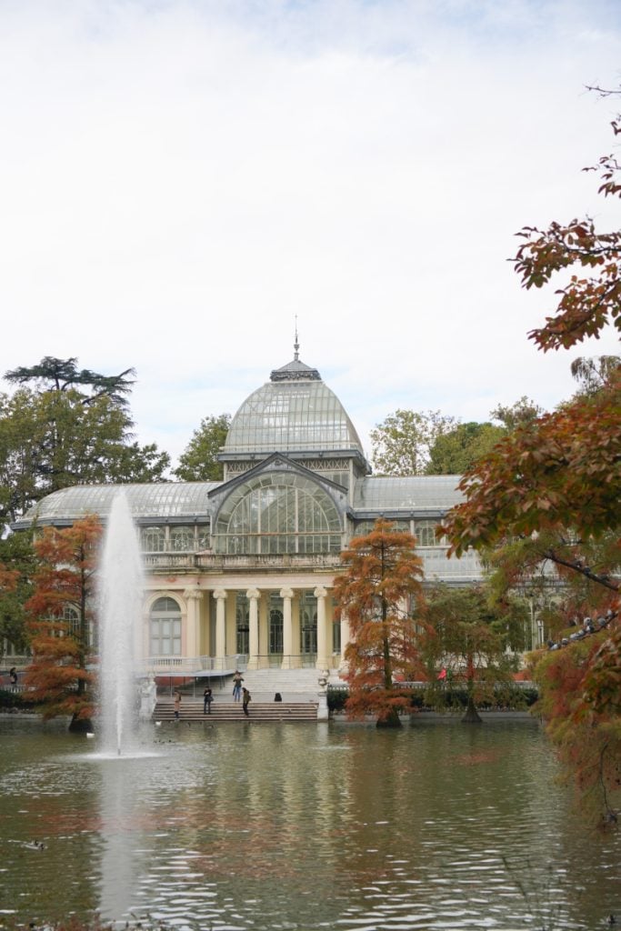 Palacio de Cristal and fountain in El Retiro Park